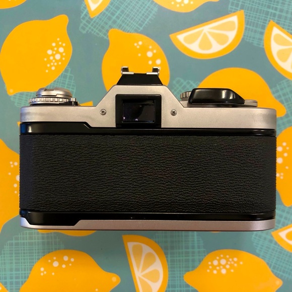 Canon AV-1 - Picture 5 of 11